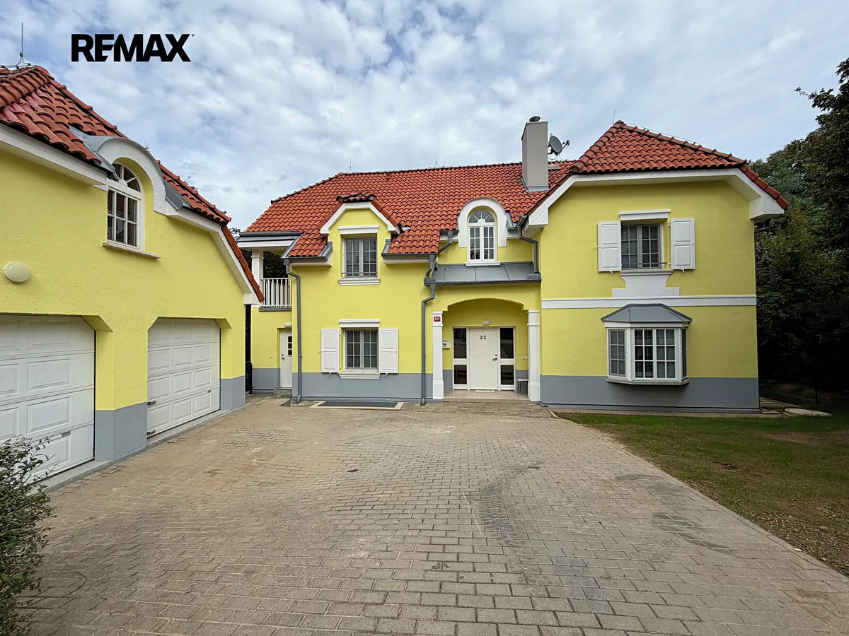Pronájem rodinného domu 302 m², pozemek 737 m²